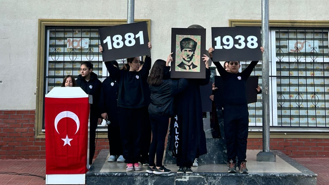 10-16 KASIM ATATÜRK HAFTASI KAPSAMINDA OKULUMUZDA GAZİ MUSTAFA KEMAL ATATÜRK'Ü ANMA TÖRENİ DÜZENLENDİ.